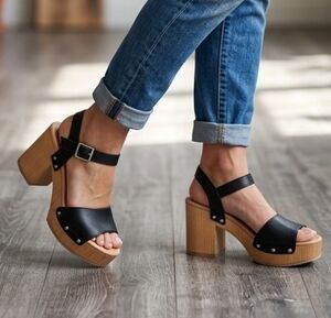 Open Toe Platform Block Heel Sandals. Size 11. Recommends it for a Size 10.